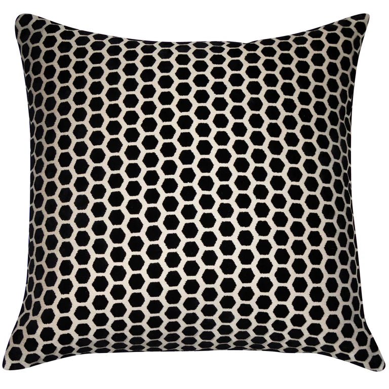 Chimes - Jorvik Cream Black 43 x 43