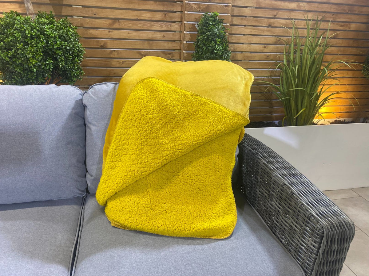 Cosy Throw