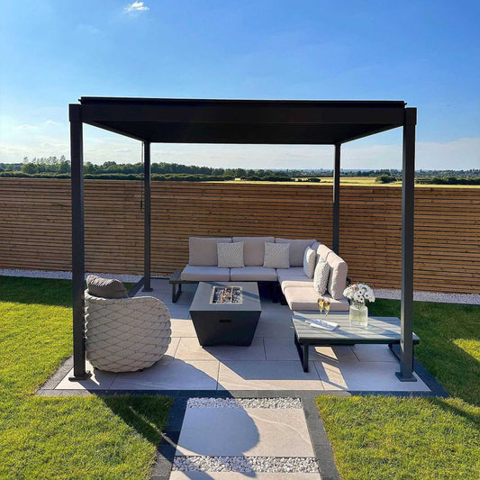 Wall-Mounted vs. Freestanding Pergolas: Maximising Space in Small Gardens