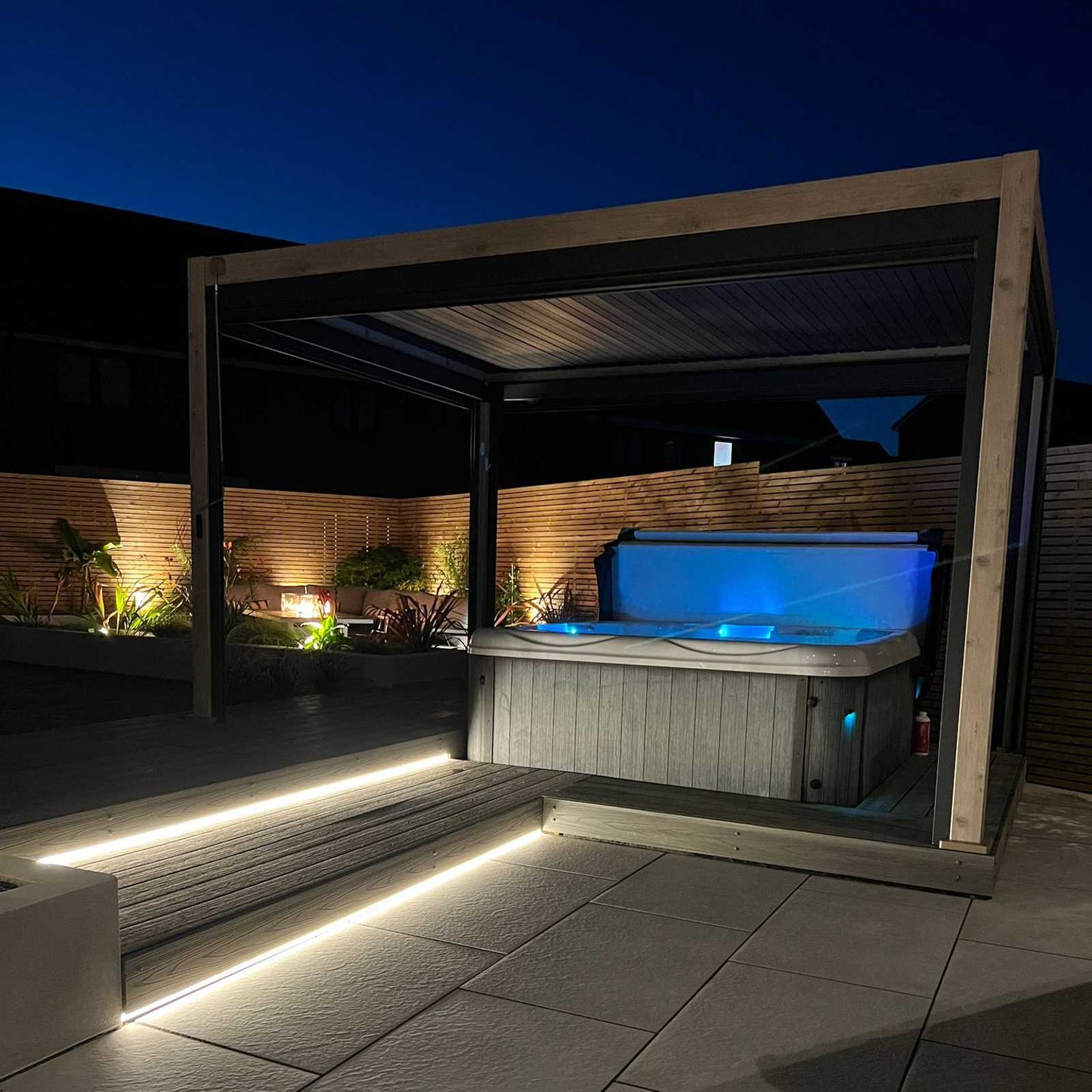Nova - Titan 4m x 3m Aluminium Pergola - Wood Look