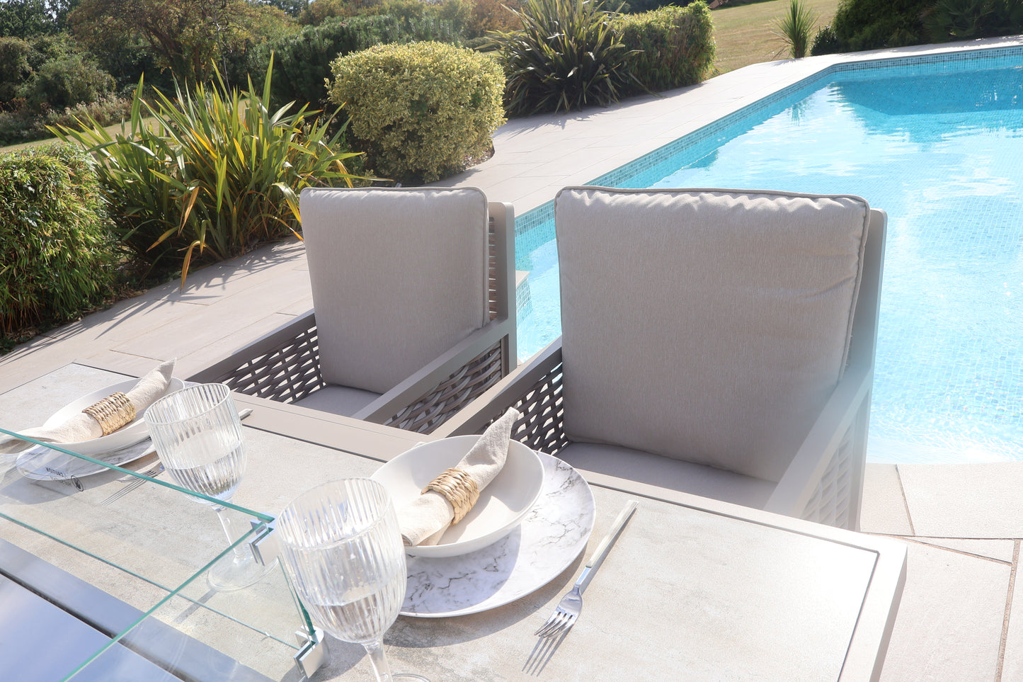 Chimes - Monaco Aluminium 6 Seat Rectangular Dining Set - 1 Meter x 1.5 Meter Table With Firepit - Rope Weave - Cream