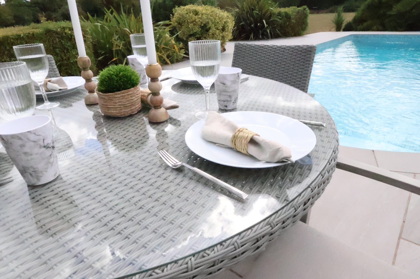 Nova - Griffin 4 Seat Round Dining Set - Light Grey - LOW STOCK