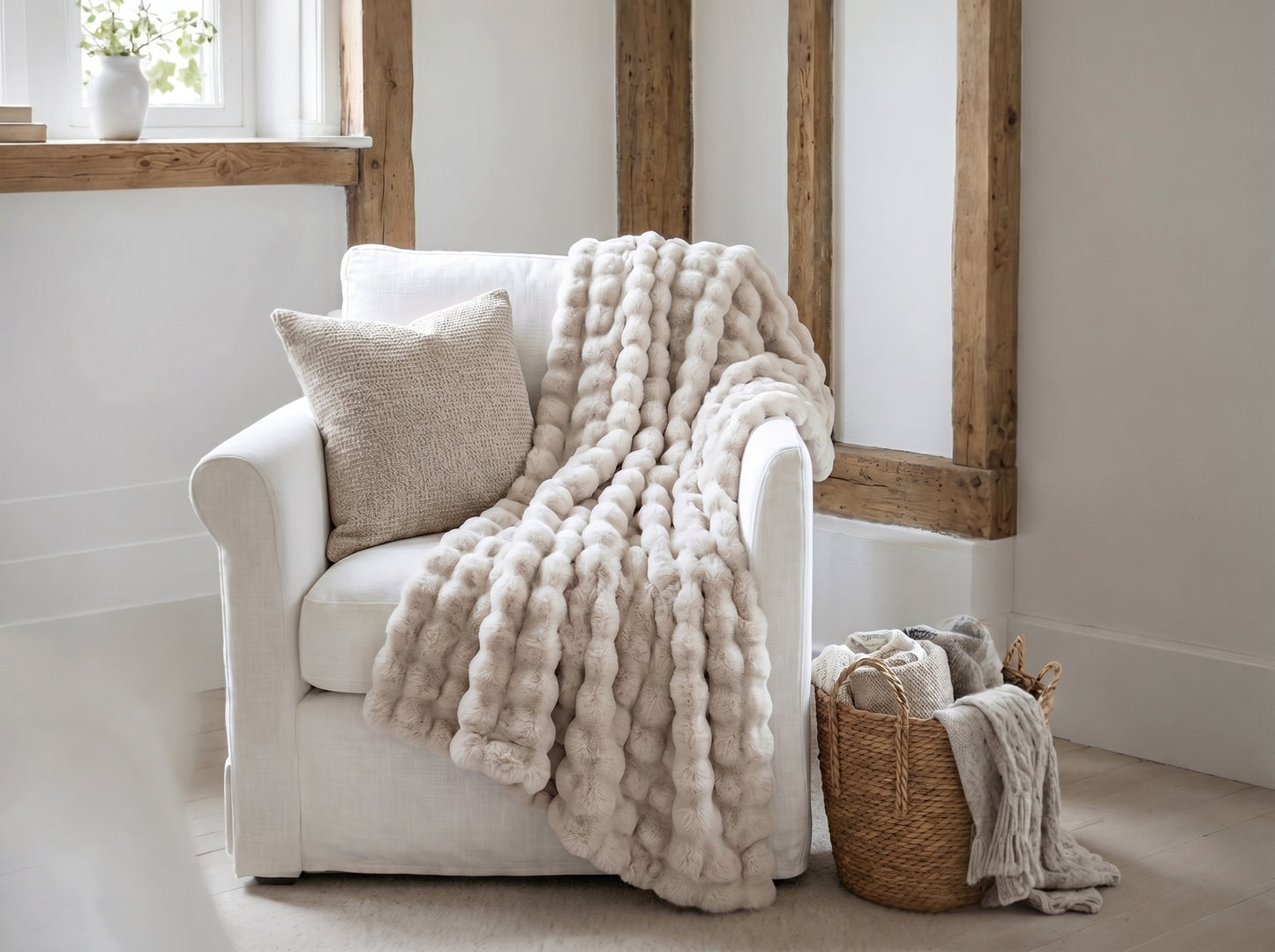 Malini Raffles Beige Throw